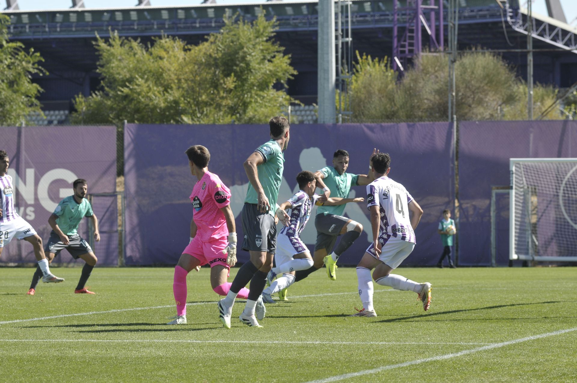 Fotos del partido entre la Segoviana y el Valladolid B