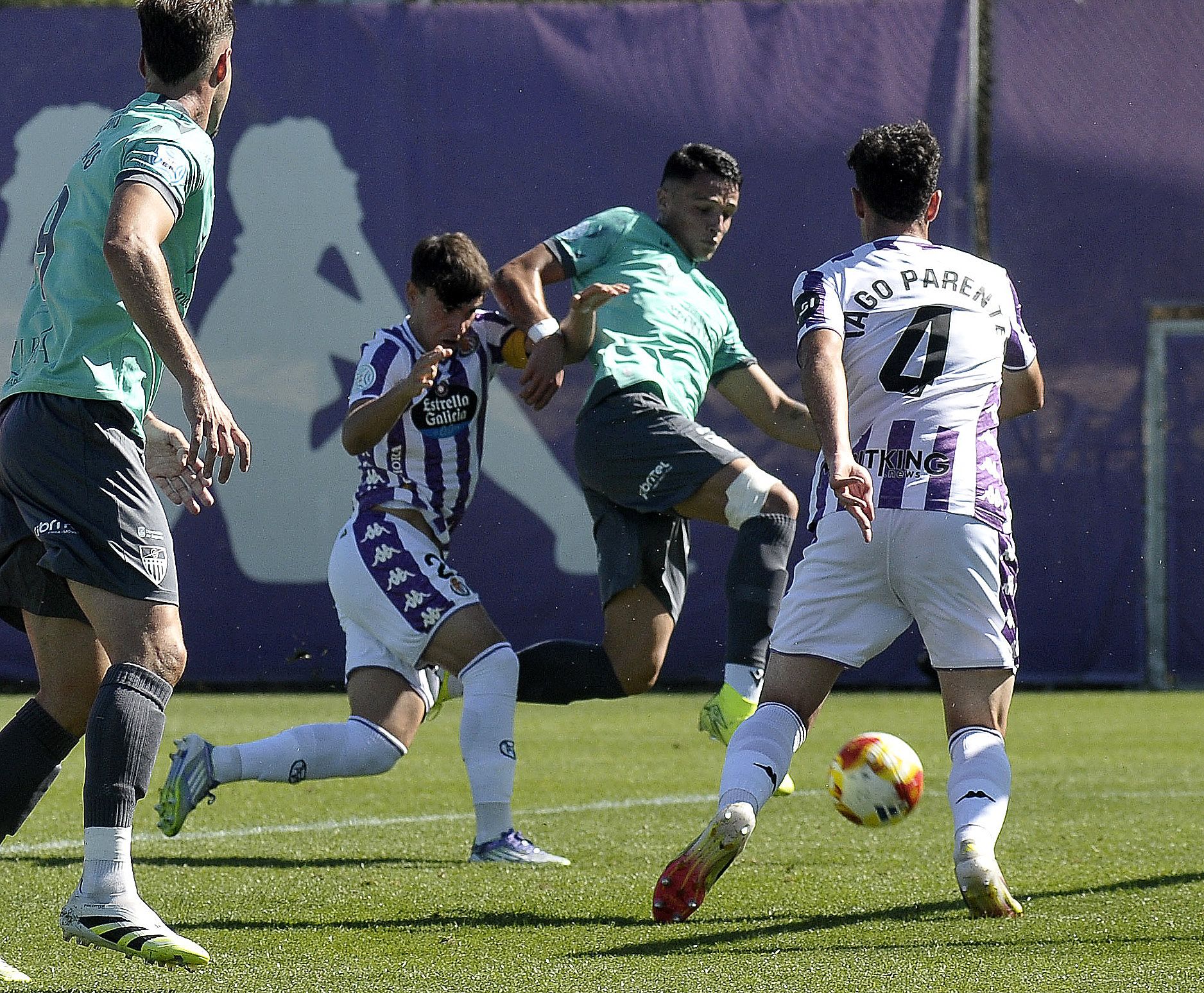 Fotos del partido entre la Segoviana y el Valladolid B