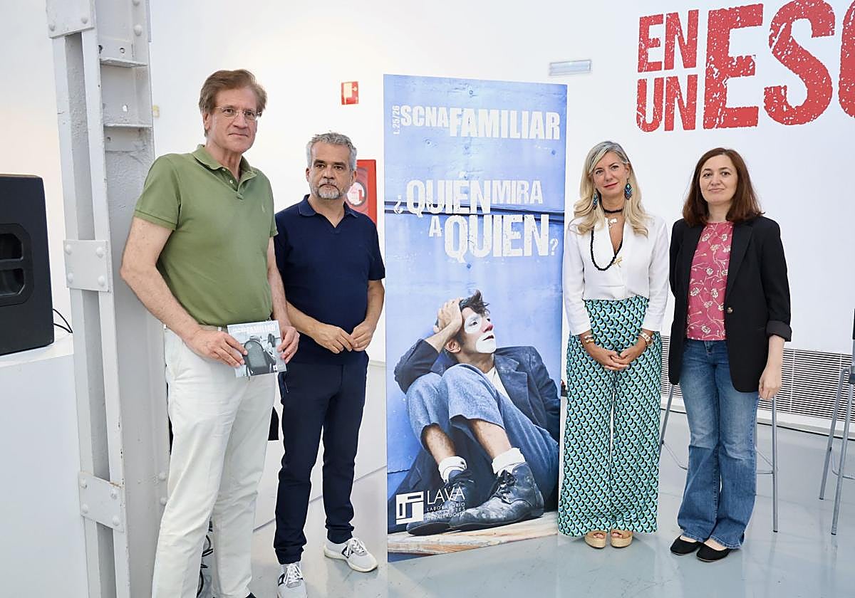 El gerente de la FMC, Juan Ignacio de Uribe, Juan Herrero, Irene Carvajal y Charo Arconada.