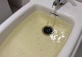 El agua sale turbia en una casa de la capital segoviana.