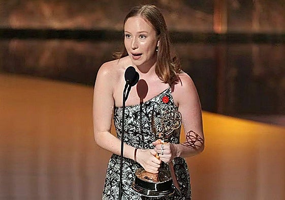 Hannah Einbinder en la gala de los Premios Emmy 2025.