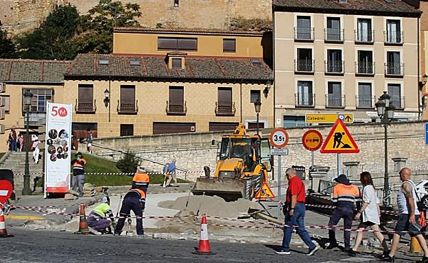Obras en el comienzo del paseo de Santo Domingo de Guzmán.