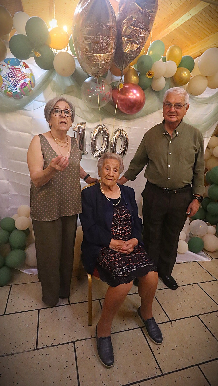 Así celebró la riosecana María Milán su siglo de vida