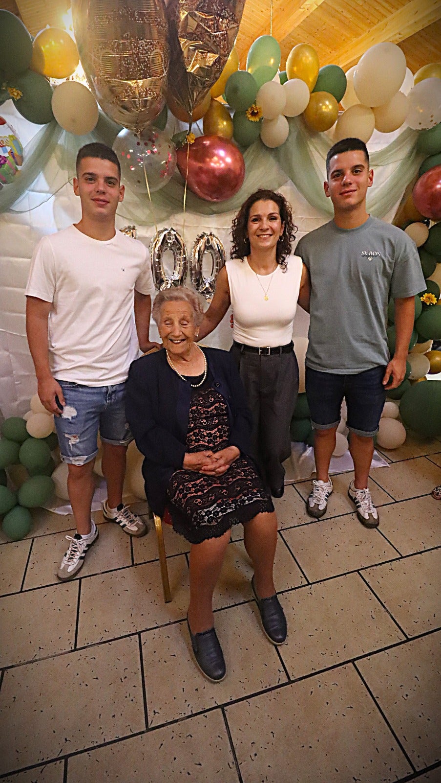 Así celebró la riosecana María Milán su siglo de vida