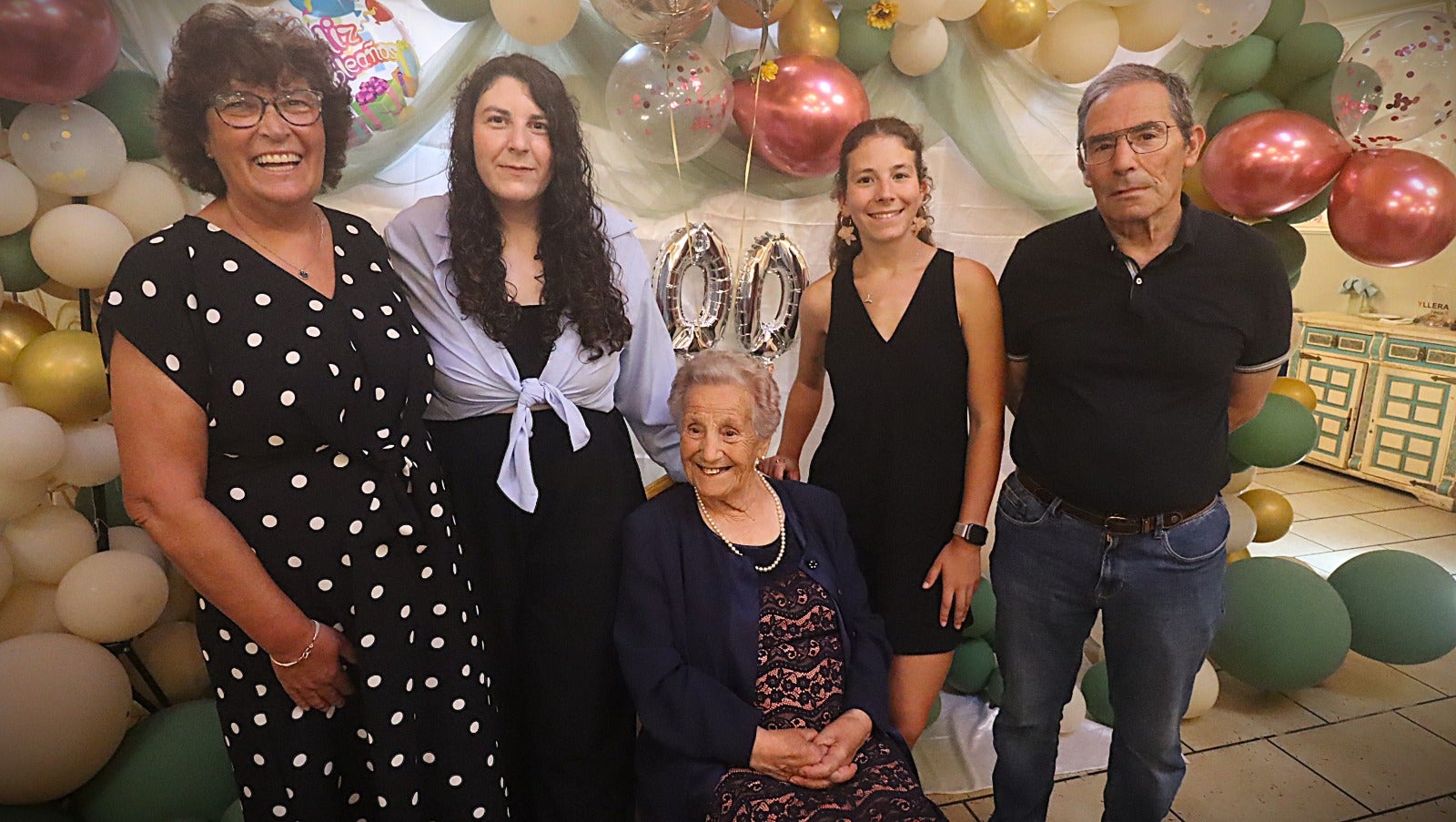 Así celebró la riosecana María Milán su siglo de vida