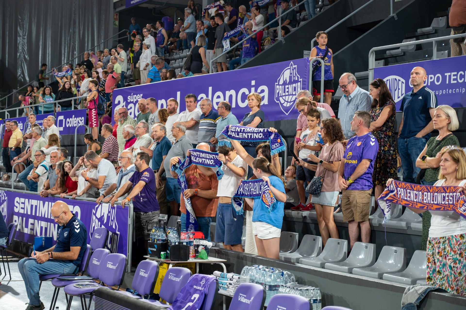 Búscate en las gradas del Súper Agropal Palencia-UEMC Valladolid