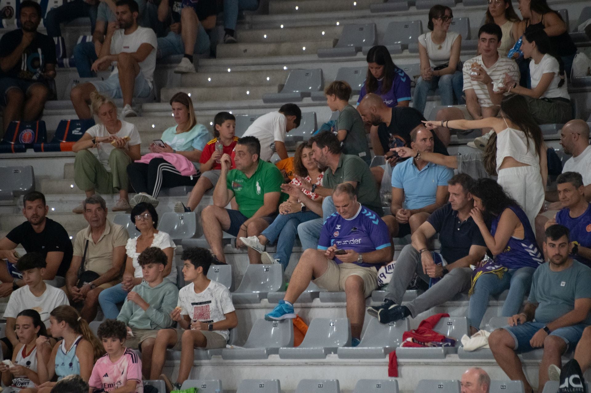 Búscate en las gradas del Súper Agropal Palencia-UEMC Valladolid