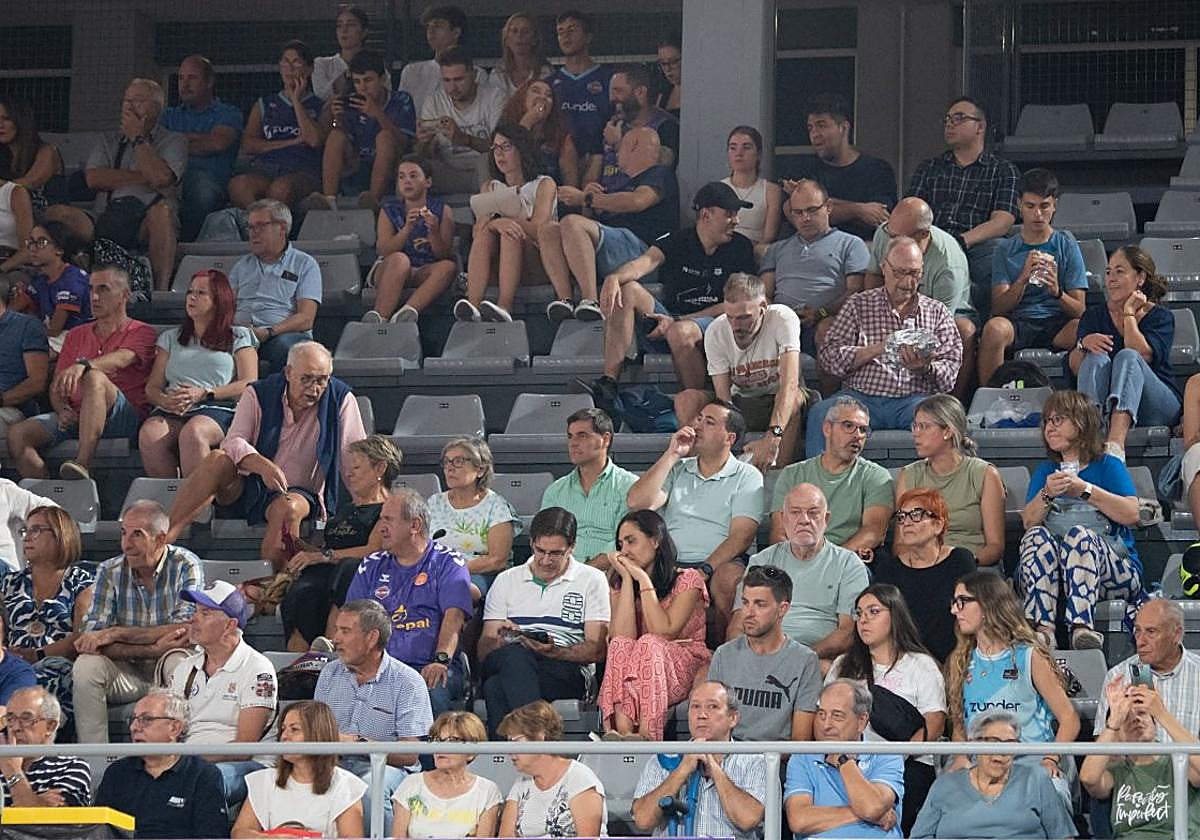 Búscate en las gradas del Súper Agropal Palencia-UEMC Valladolid