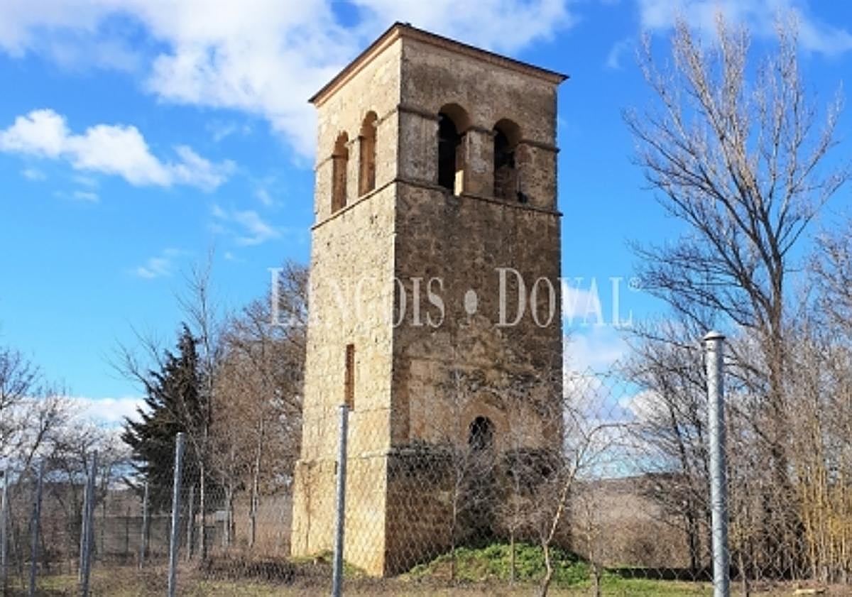 Imagen principal - Campanario a la venta en en Quintana de Rueda, Valdepolo (León).