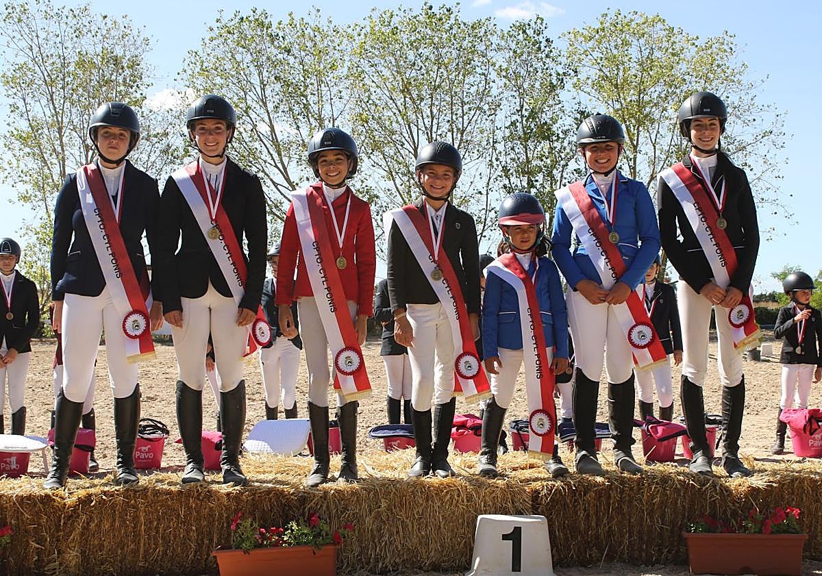Imagen principal - Castilla y León ya tiene sus campeones de saltos de ponis 2025