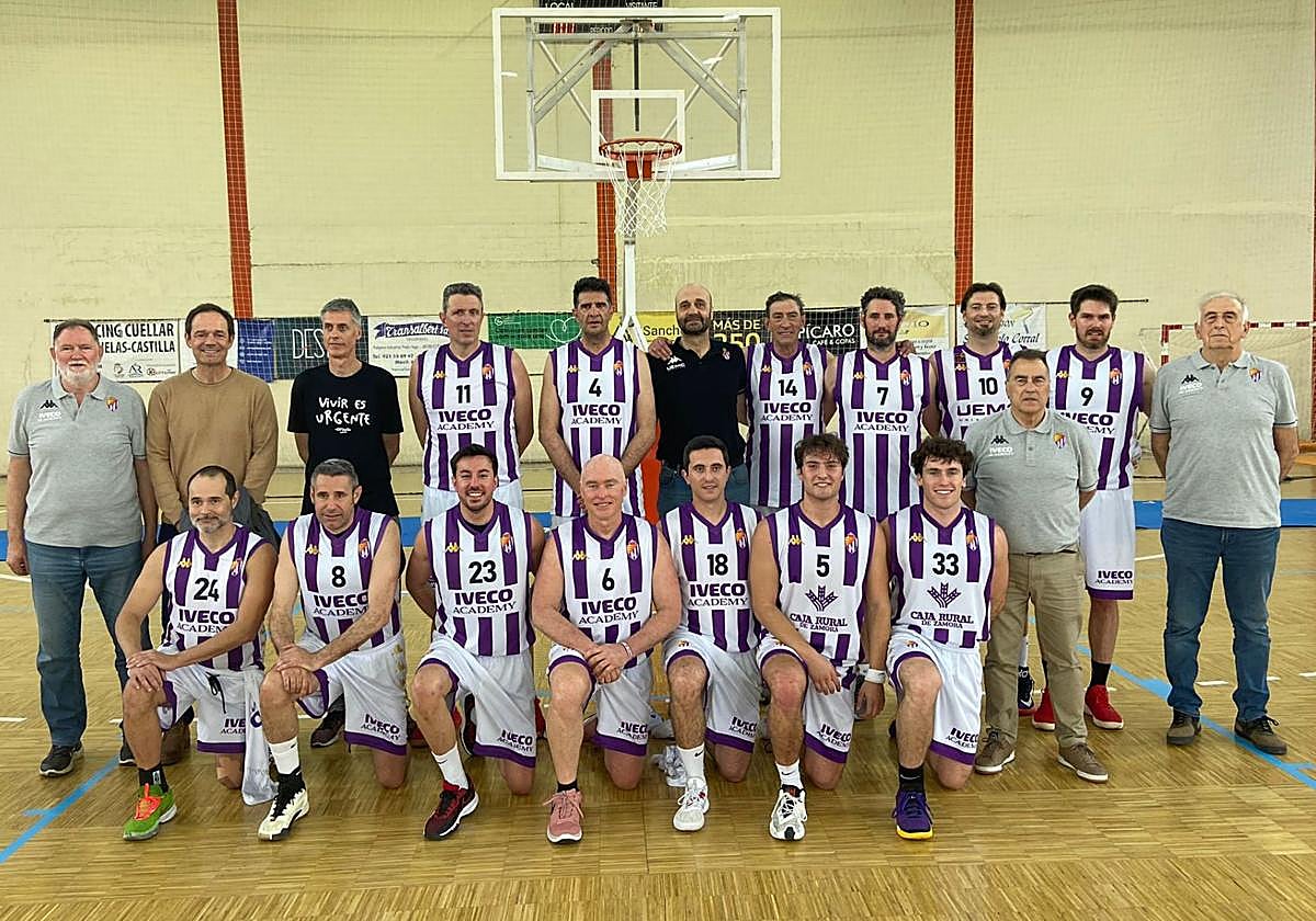 Plantilla de los Veteranos de Valladolid que jugarán con el Real Madrid en mayo de 2024.
