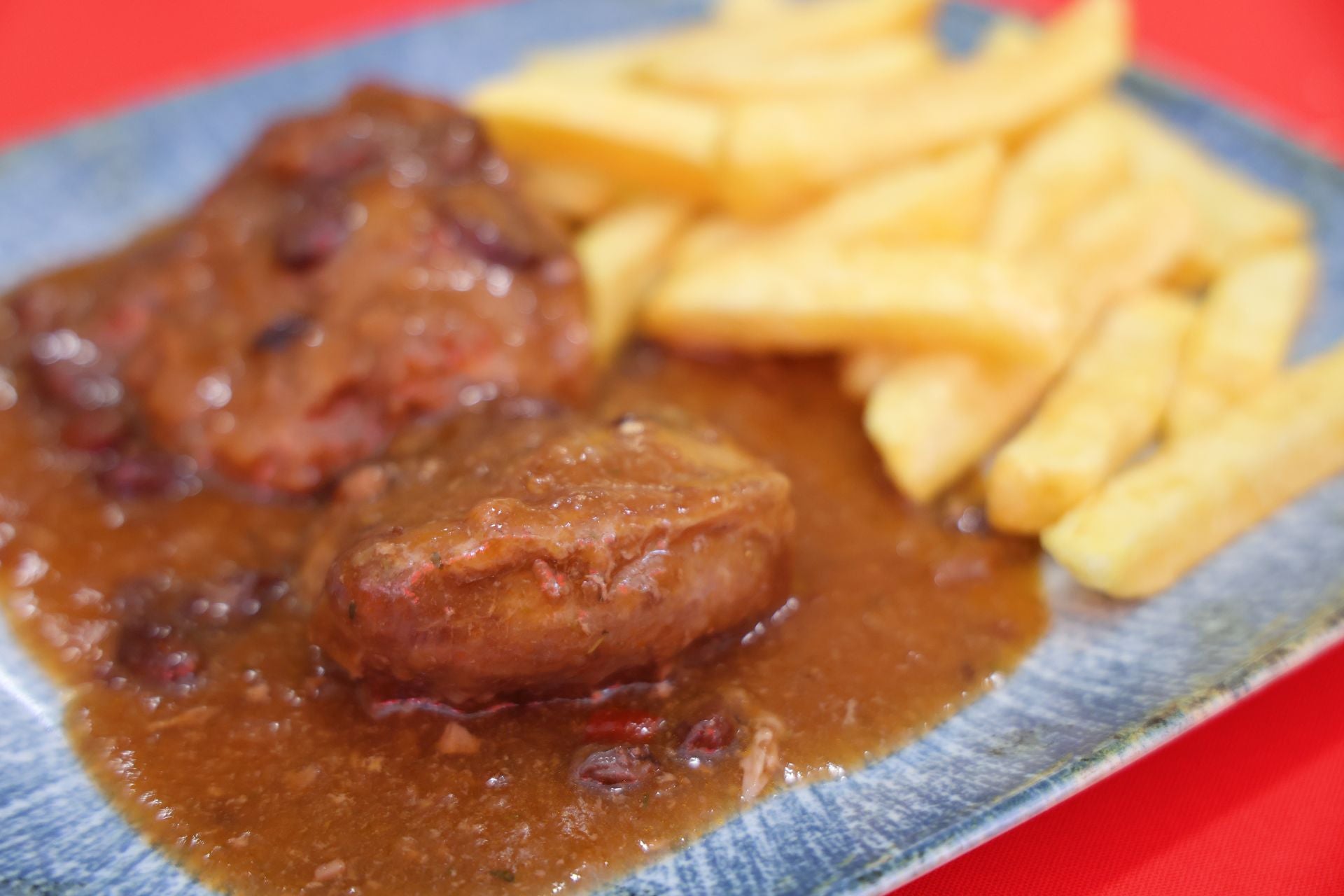 Segundo plato, carrilleras de cerdo al Pedro Ximénez con pasas.