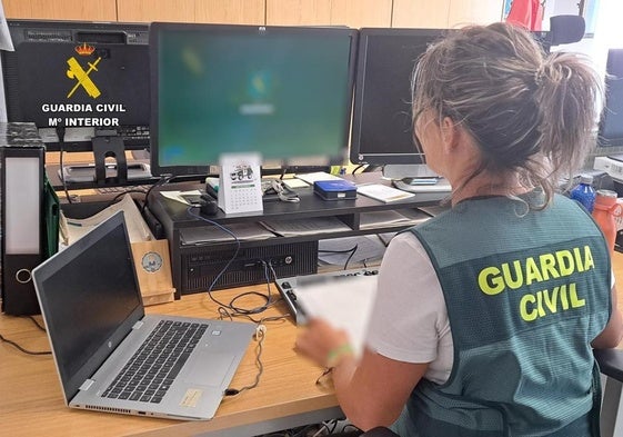 Una agente de la Guardia Civil de Palencia.