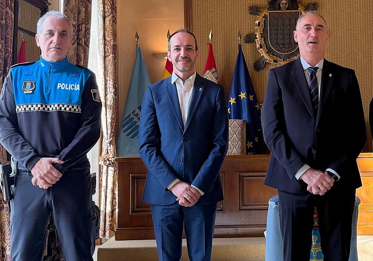 El jefe de la Policía Local, el concejal de Seguridad y el alcalde de Segovia.