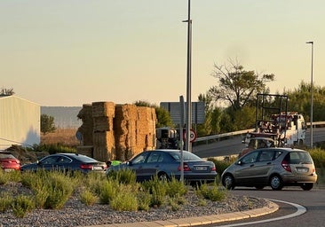Cortado un acceso a la VA-30 desde La Cistérniga por el vuelco de un camión