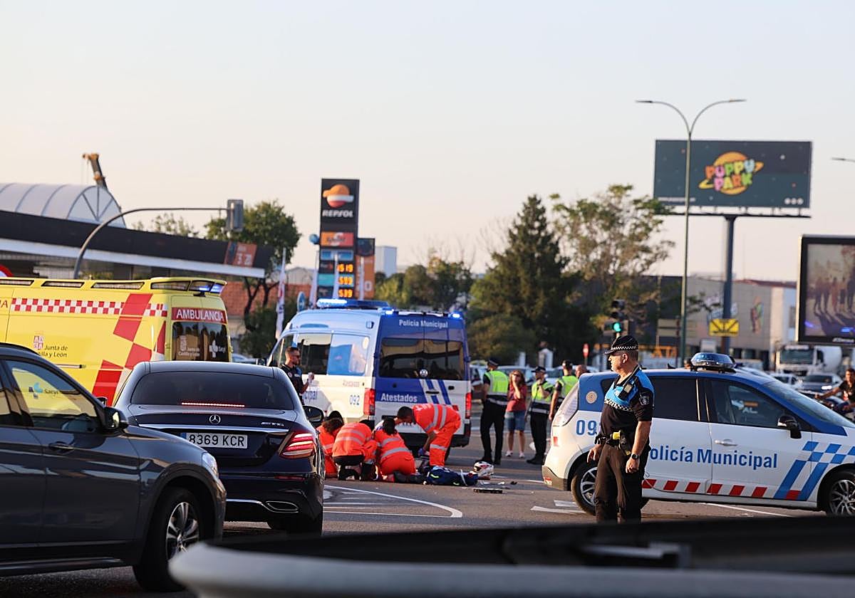 Muere un motorista en un accidente contra un coche en la rotonda de San Agustín