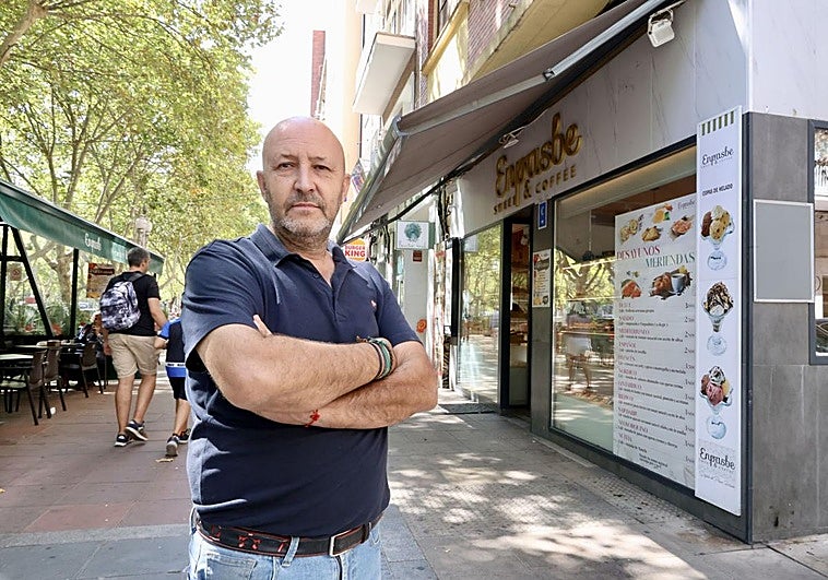 Luis Sánchez, copropietario de la cafetería Enpasbe del Paseo de Zorrilla, sufrió un intento de esta estafa este invierno.