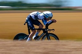 Iván Romeo, el pasado mes de julio, con la 'cabra', en la crono del Tour de Francia.