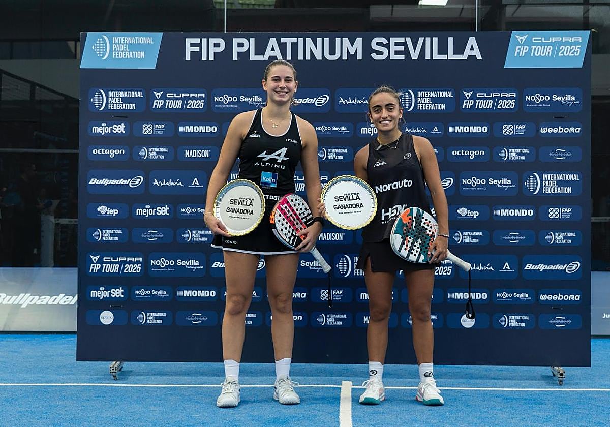 Alejandra Alonso y Claudia Jensen tras su triunfo.