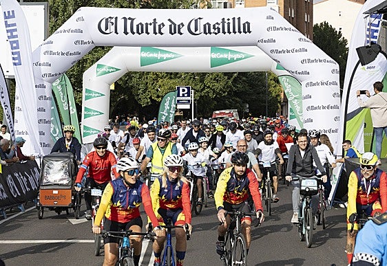 Salida de la marcha del Día de la Bici