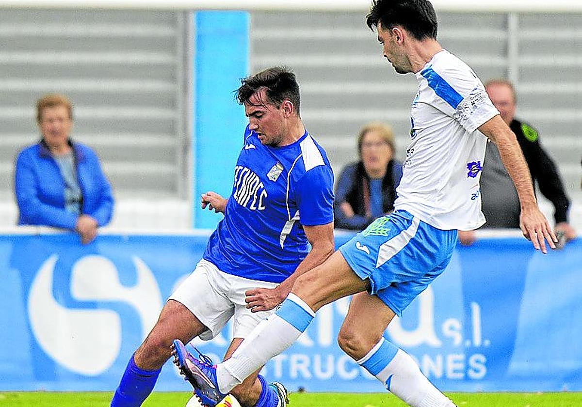 Pablo López, en una acción del partido.