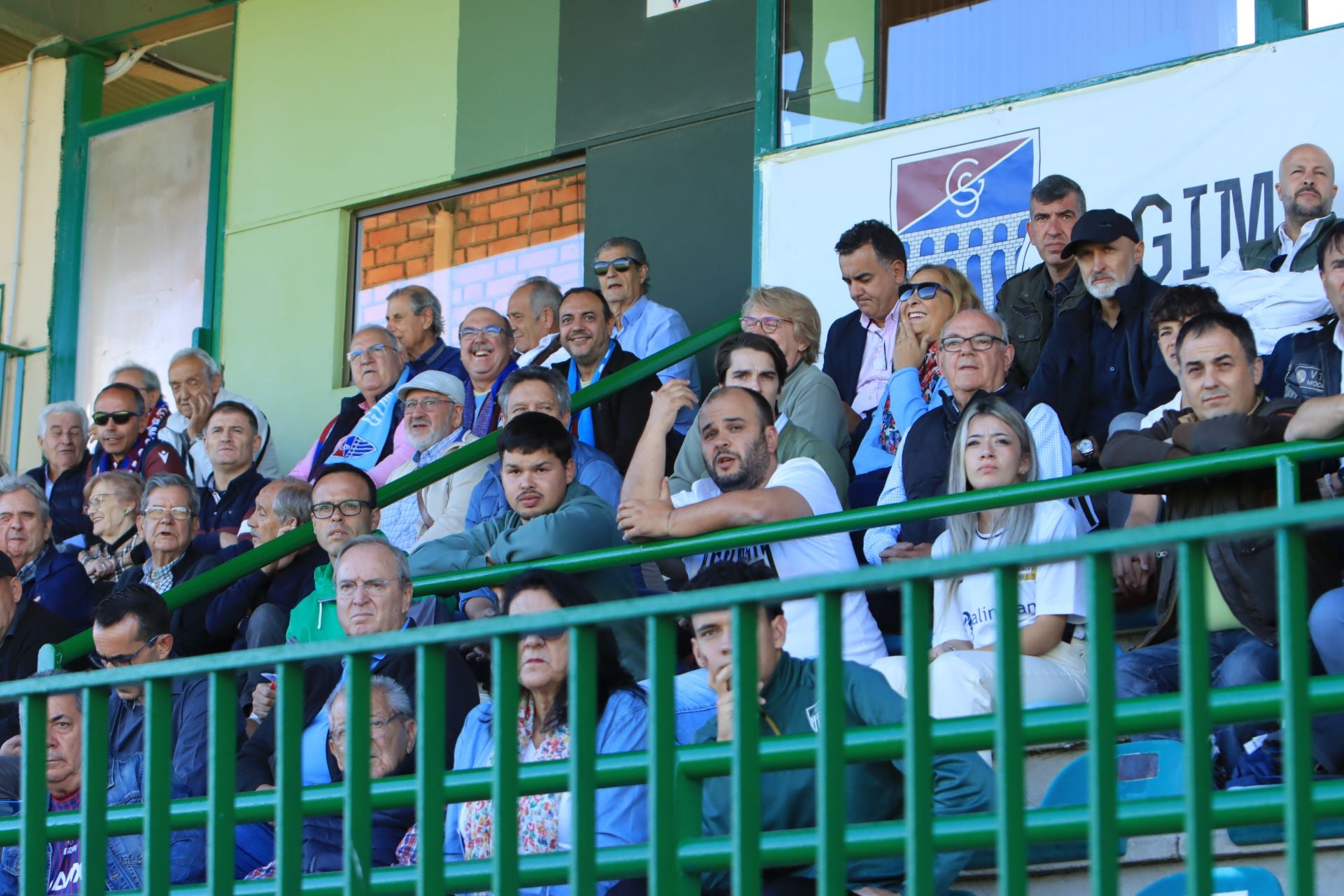 Búscate en las gradas de La Albuera durante el triunfo de la Segoviana