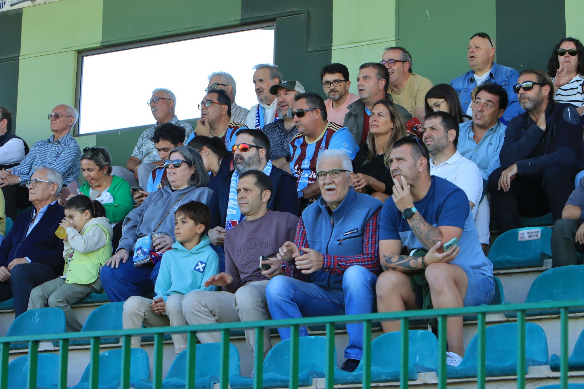 Búscate en las gradas de La Albuera durante el triunfo de la Segoviana