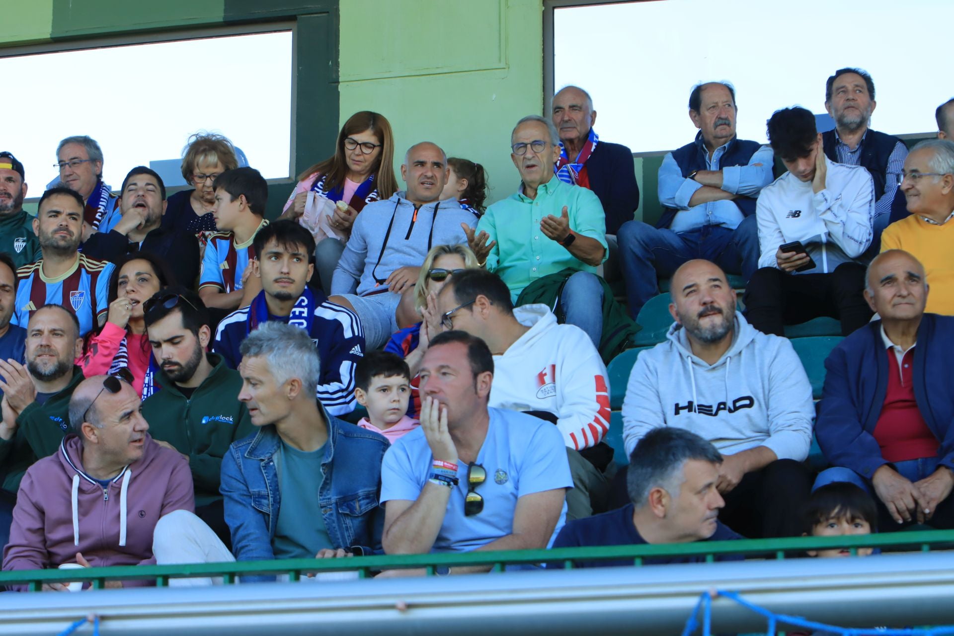 Búscate en las gradas de La Albuera durante el triunfo de la Segoviana