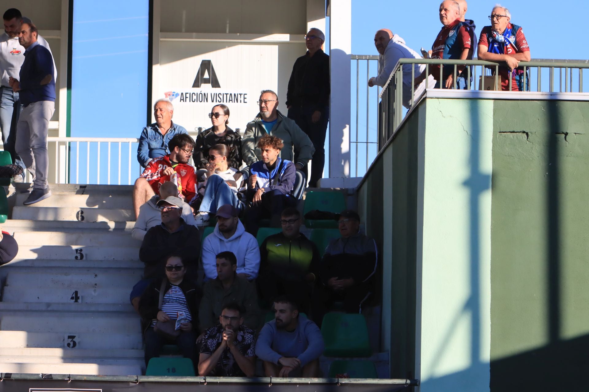 Búscate en las gradas de La Albuera durante el triunfo de la Segoviana