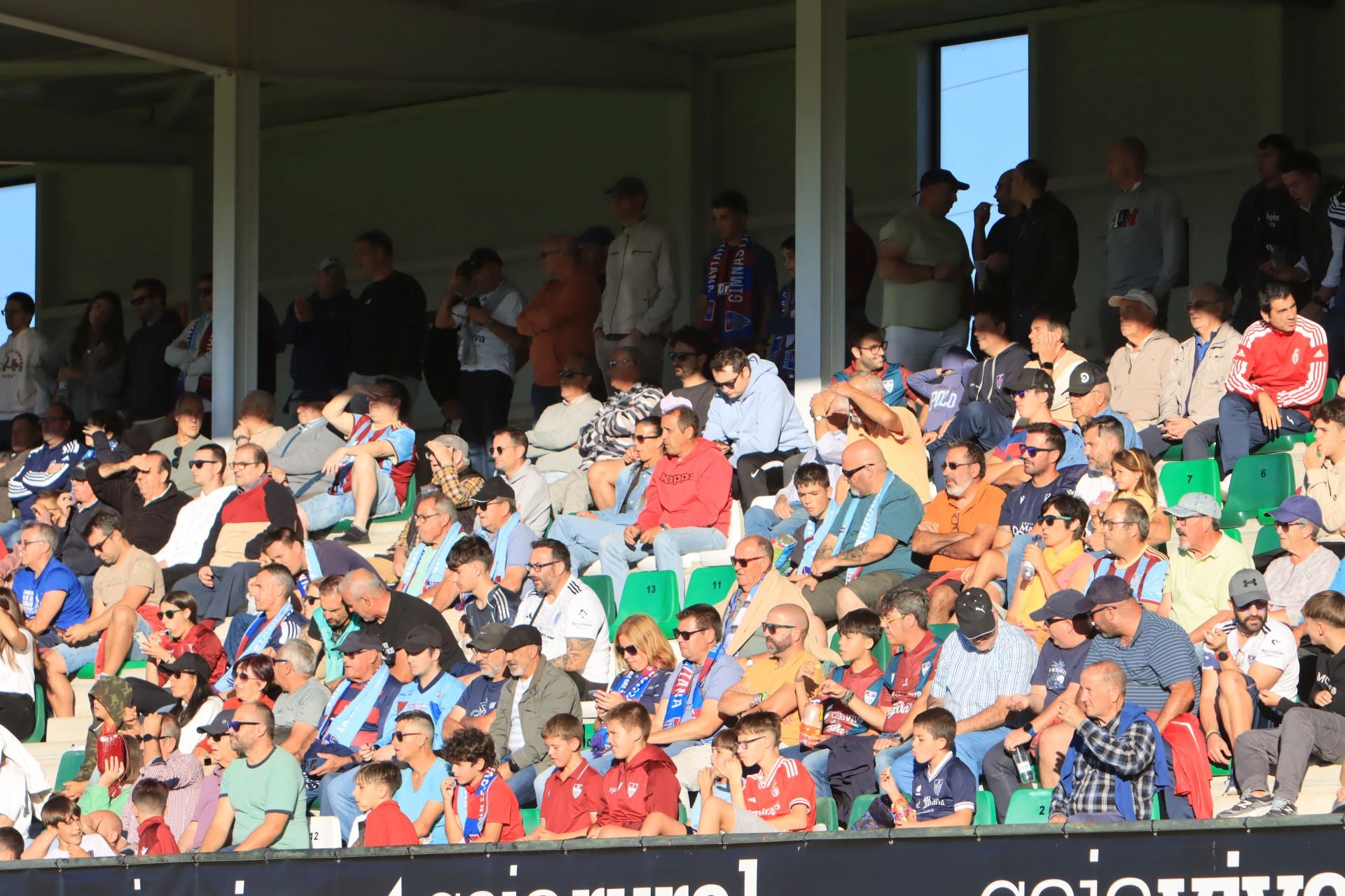 Búscate en las gradas de La Albuera durante el triunfo de la Segoviana