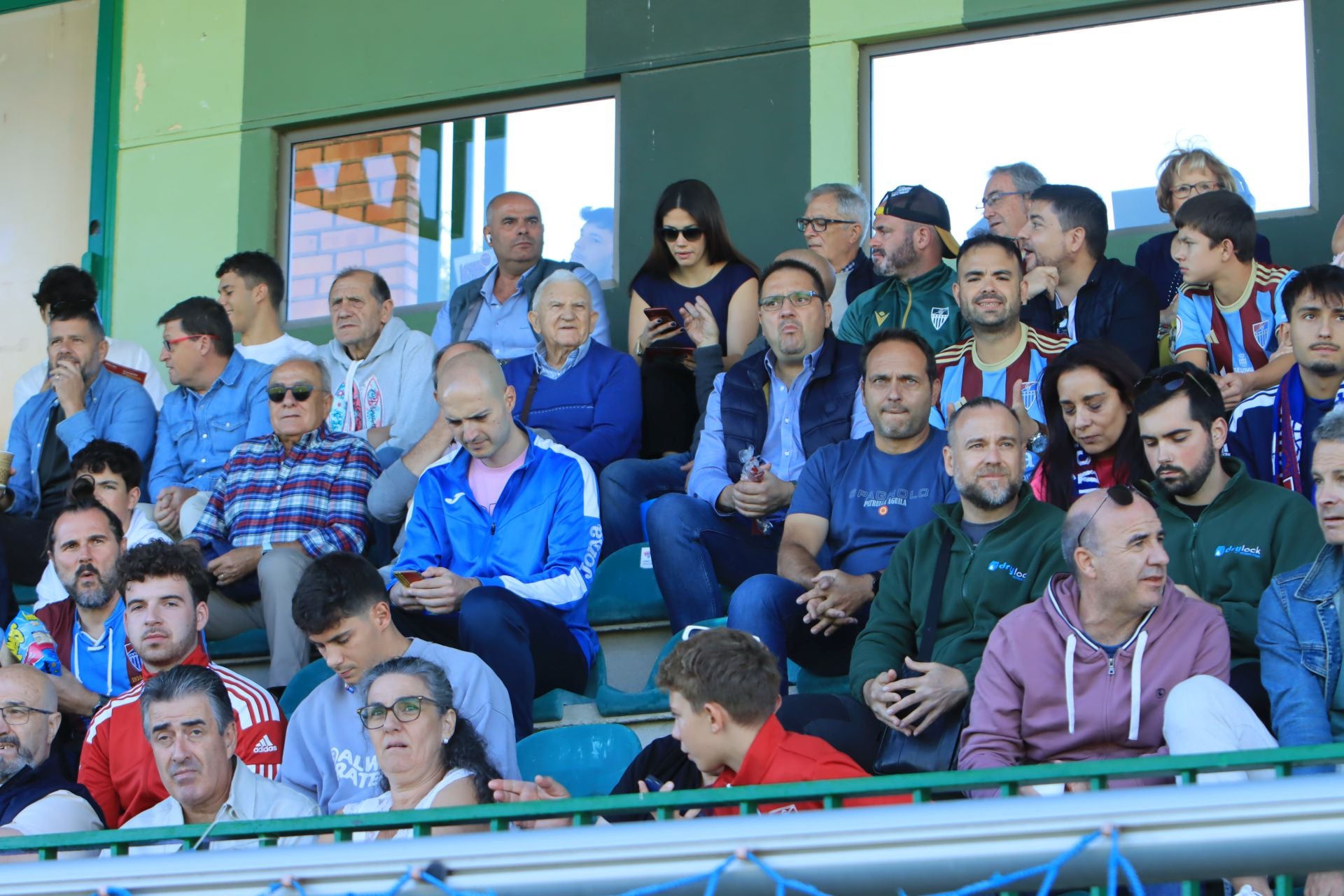 Búscate en las gradas de La Albuera durante el triunfo de la Segoviana