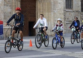 Un grupo de participantes en la plaza de la Inmaculada.
