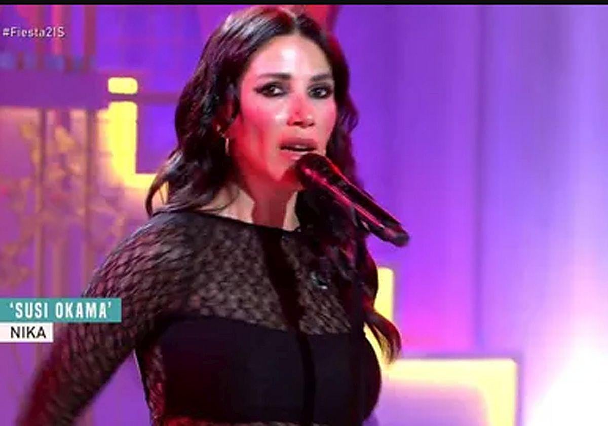 Nika, durante su actuación en el programa 'Fiesta'.