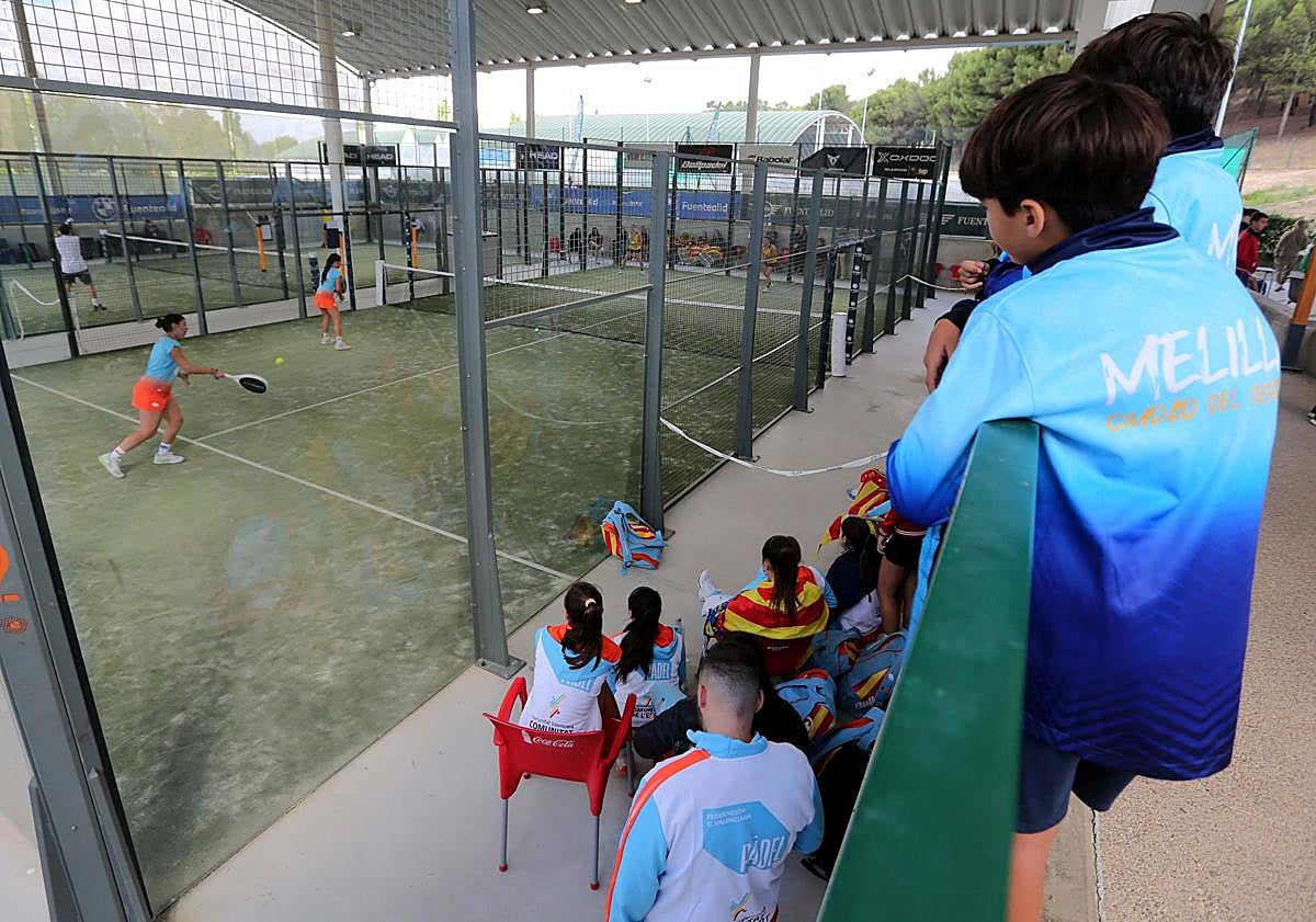 Imagen principal - Cataluña y Madrid, campeones de España de pádel de menores