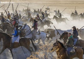 Caballistas durante uno de los encierros de Cuéllar de este año.