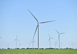 Un molino eólico en Barruelo del Valle.
