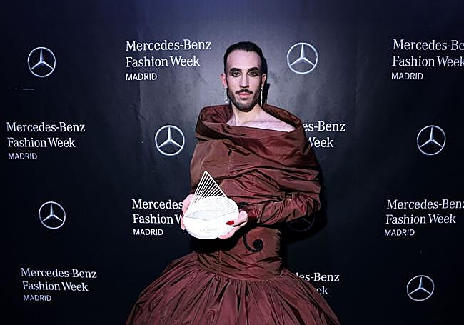 Guillermo Décimo, con su galardón.