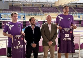 'Ice' Haney, Nacho Pereda, Mike Hansen y Fares Ochi, en la presentación del escolta y el pívot.