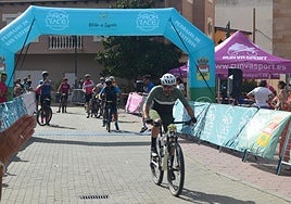 Paso por meta en una de las pruebas.