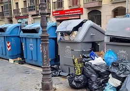 Recogida de basuras en la ciudad de León.