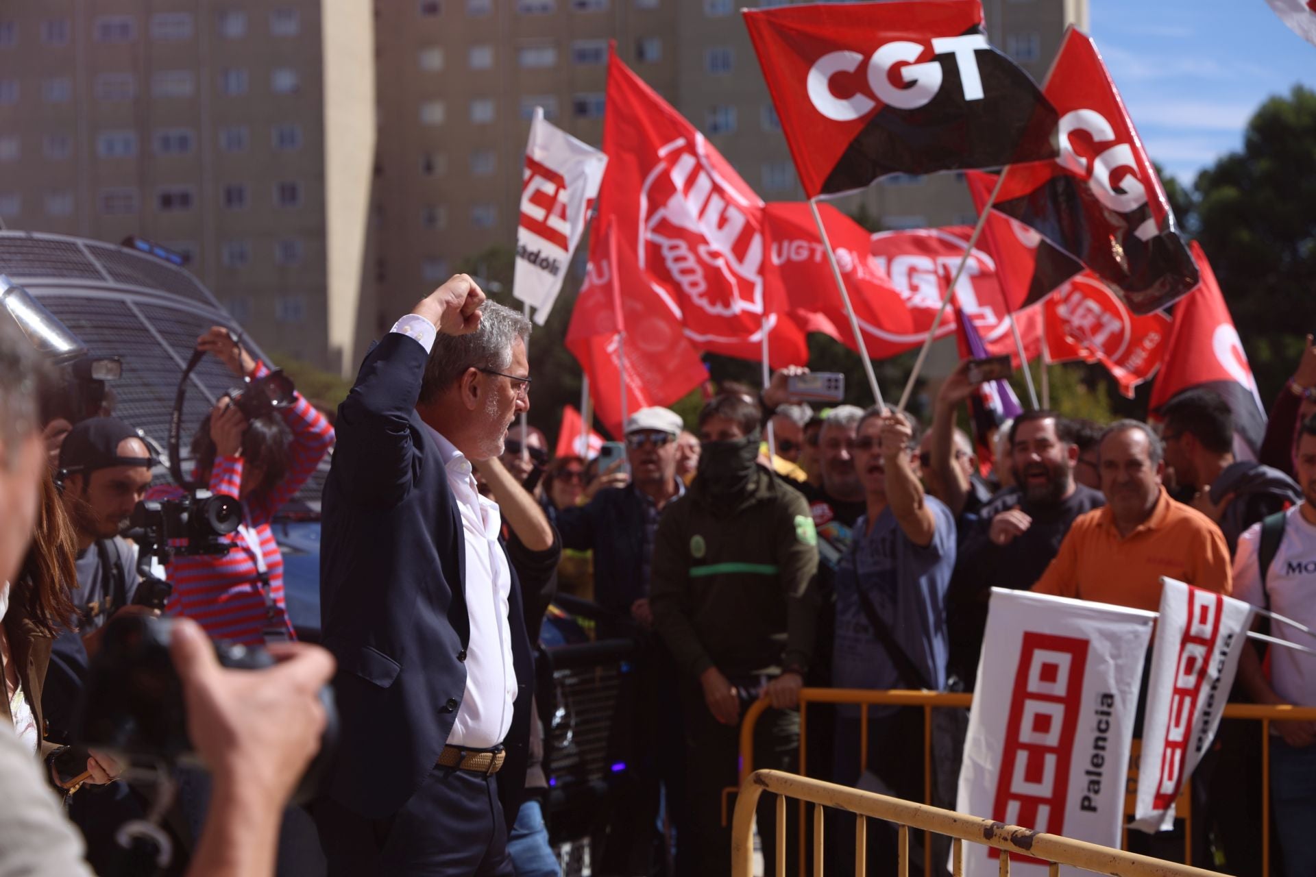 Las imágenes de la protesta de bomberos y forestales en Valladolid