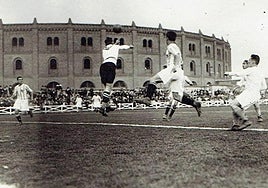 Imagen del Real Valladolid-Cultural Leonesa disputado en 1929 en el campo de la Sociedad Taurina.