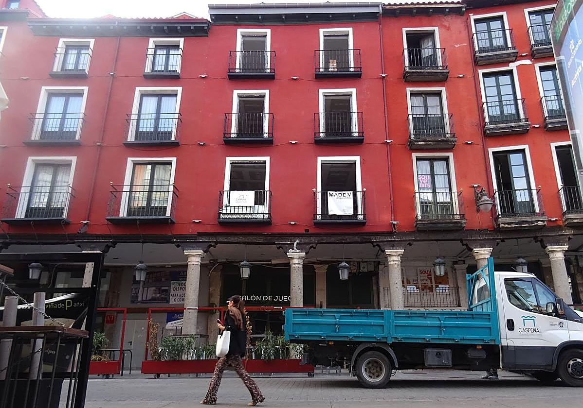 Trabajos de rehabilitación del edificio del número 4 de la calle Ferrari.