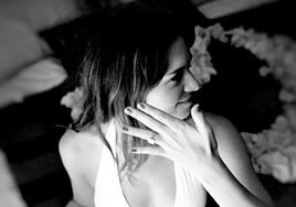 Stella Banderas luce su anillo de compromiso en una imagen del perfil en Instagram de Melanie Griffith.