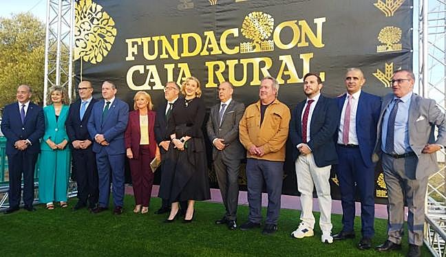 Responsables de la entidad y representantes institucionales.