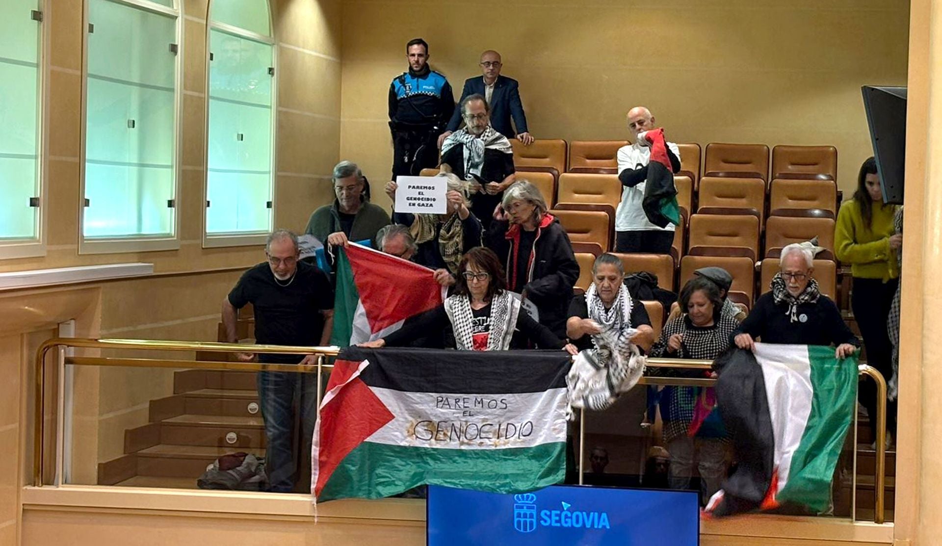 El polémico pleno municipal, en imágenes