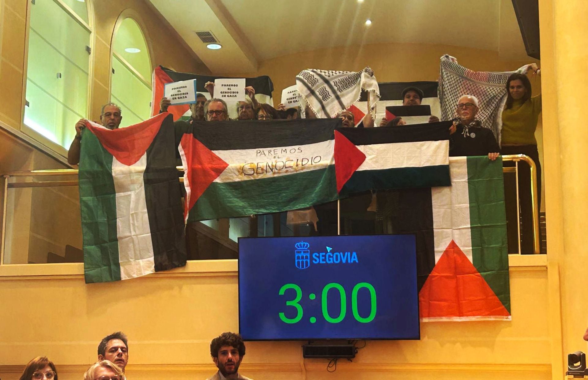 El polémico pleno municipal, en imágenes