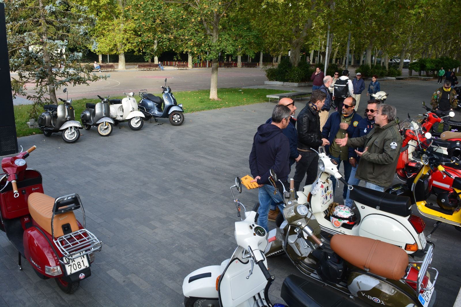 Así ha transcurrido la ruta de scooters y vespas por la provincia