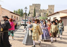Los vecinos, detrás de los Reyes, que abrieron el cortejo.