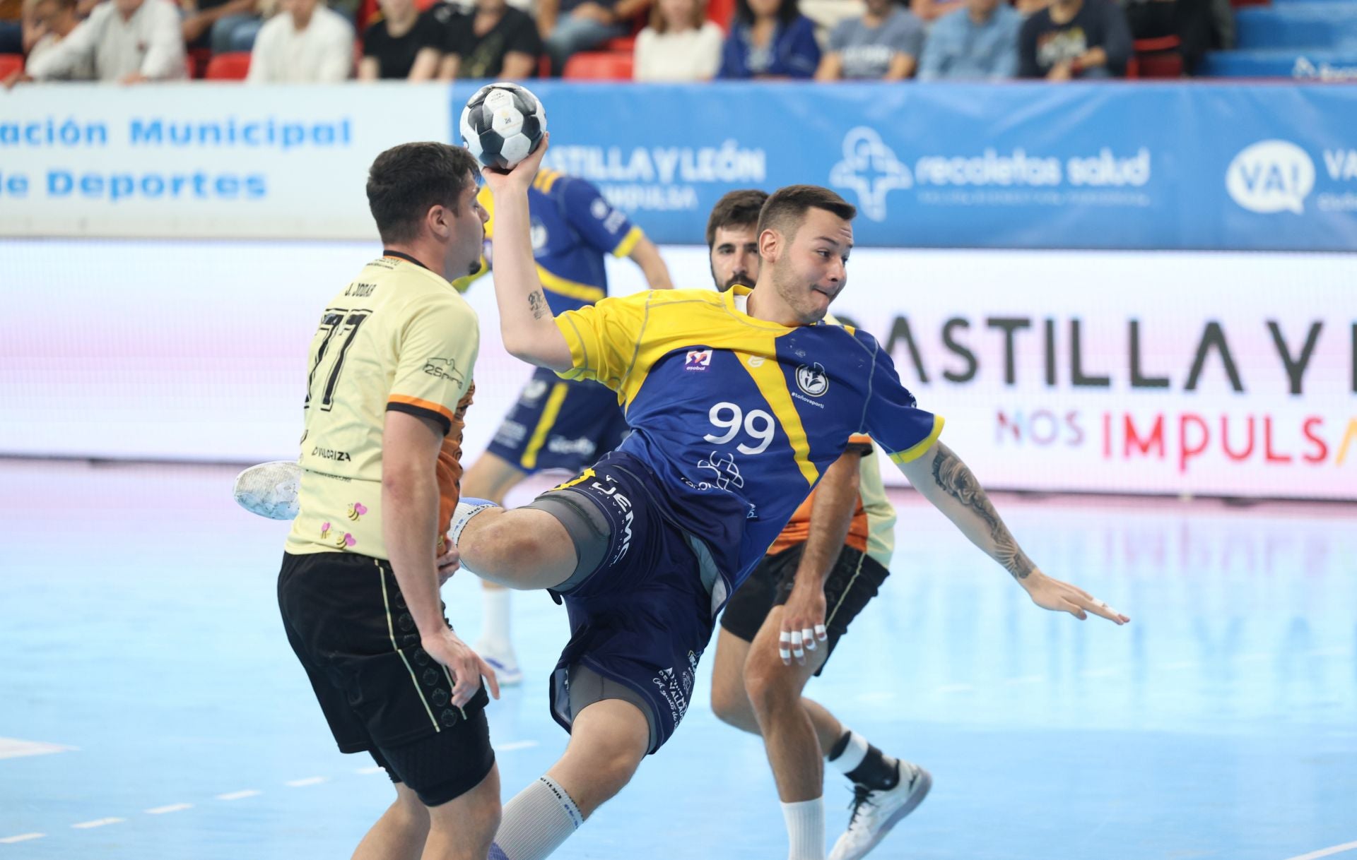 Fotos del partido entre el Balonmano Atlético Valladolid y el Guadalajara